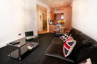 Lace Market Apartments - Nottingham City Centre - 2 Double Bedrooms Apartment with 4 Beds and 2 ensuite Bathrooms in George Street by Motorpoint Arena - Outdoor Parking for Cars or Vans at five pounds a Day - One Free onsite Car Park Space - Nottingham - 5