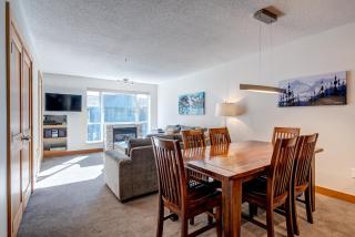 Glaciers Lodge by Outpost Whistler - Whistler - 8