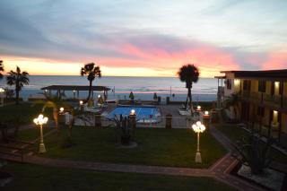 Sails Resort Motel - 1