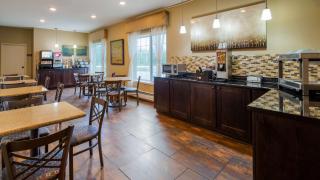 Best Western Plus Pioneer Park Inn - Fairbanks - 6