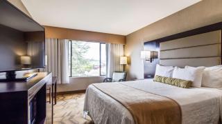 Best Western Plus Silverdale Beach Hotel - Silverdale - 1