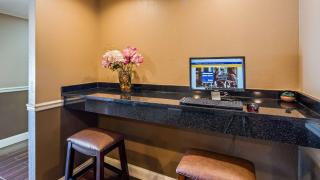 Best Western Shelbyville Lodge - 4
