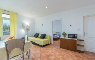 Apartment Complex Iris - 4