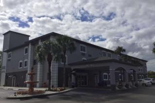 Days Inn & Suites by Wyndham Bonita Springs North Naples - Bonita Springs - 0