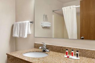 Super 8 by Wyndham Waco University Area - 1