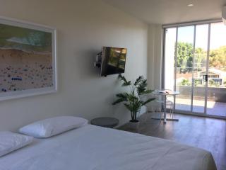 Bondi Beach Studio Penthouse Suite + Balcony - Sydney - 2