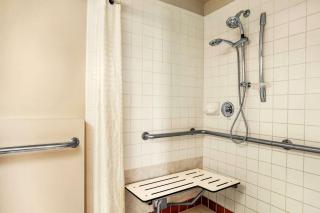 Belmont Inn & Suites - 1