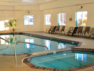 Super 8 by Wyndham Escanaba - 1