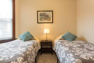 Wrigley Oasis! Steps from the Field! - 3BD 1BA - 1