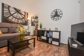 Timeless Apartment with FREE Private PARKING - 3