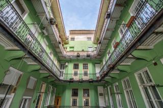 Timeless Apartment with FREE Private PARKING - 5
