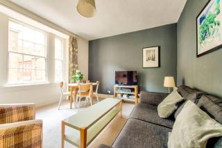 JOIVY Amazing Location! Lovely Rose St Apt in New Town - 0