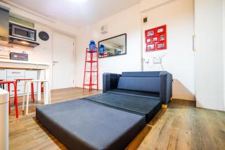 Modern and Comfy 3BR Bassura City Apartment By Travelio - Jacarta - 3