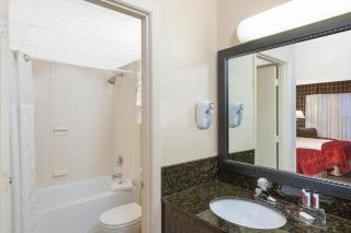 Ramada by Wyndham Midtown Grand Island - Grand Island - 6
