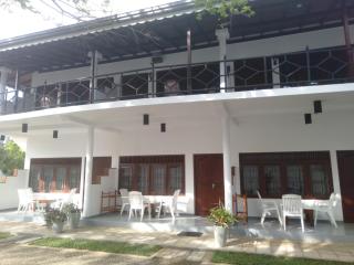 Surf Sea Breeze Apartments - 5