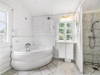Four-Bedroom Holiday Home In Glesborg - 7