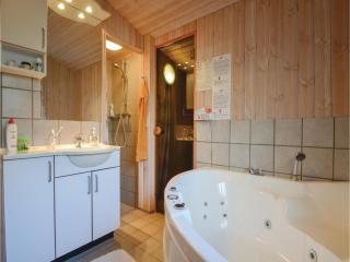Four-Bedroom Holiday Home In Glesborg - Glesborg - 3