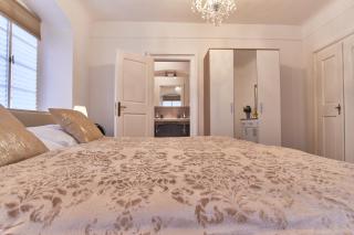 Charles Bridge Royal Apartment - Prague - 2
