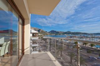 Penthouse Frontline Apartment Next to Beach - 9