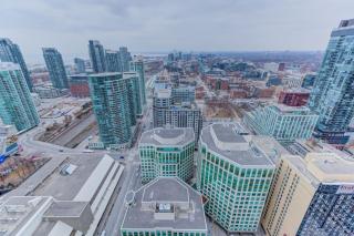 CHOL Furnished Suites Heart of Downtown Toronto, 2 Beds, Free Parking, CN Tower View - Toronto - 6