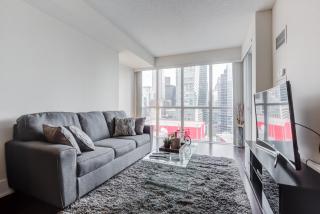 CHOL Furnished Suites Heart of Downtown Toronto, 2 Beds, Free Parking, CN Tower View - Toronto - 4
