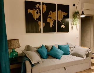 Open the Classic Wooden Shutters at a Cozy City Nest - Florence - 2