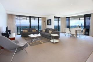 Luxury 3 Bedroom in heart of Broadbeach - 7
