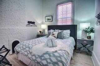 Five BR - Sleeps 10! Steps from French Quarter - 1