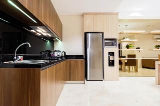 2BR Cozy and Modern L'Avenue Apartment By Travelio - Giacarta - 6