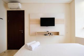 2BR Cozy and Modern L'Avenue Apartment By Travelio - 2