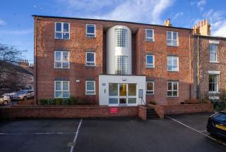 Riverbank View Three Bedroom Apartment with Free Parking - York - 2