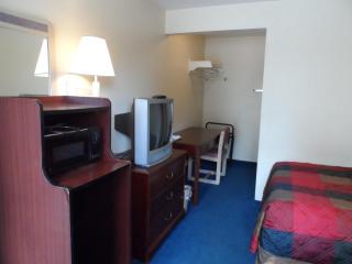 Carpet Inn - Opelika - 7