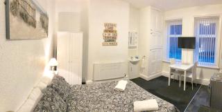 Empress Select Holiday Flats - Blackpool - 9