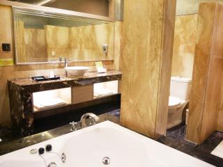 Refinement Motel - 1
