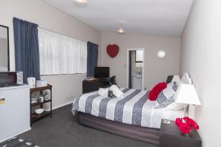 Quiet Boutique Generous Breakfast - Palmerston North - 0