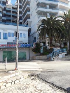 Meni's family apartament - Sarandë - 0