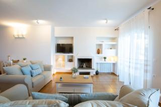 Arokaria Beach House - Nikiana - 4
