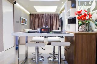 Furnished 1BR Apartment City View Casa Grande Residence By Travelio - Jacarta - 1
