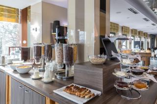 Holiday Beach Budapest Wellness Hotel with Sauna Park - Budapest - 1