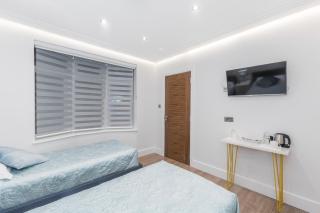 Goldbeaters House - Edgware - 8