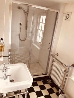 Longs Hotel & Inn - Woburn - 3
