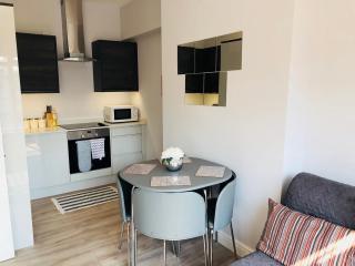 Southend - Westcliff Apartments & Studios - Southend-on-Sea - 0