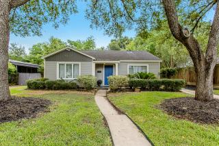 The Blue Door Bungalow - Luxury Home Downtown Houston - 5