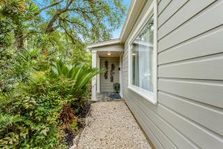 The Blue Door Bungalow - Luxury Home Downtown Houston - 1