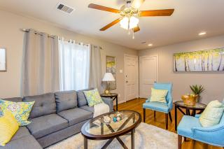 The Blue Door Bungalow - Luxury Home Downtown Houston - 7