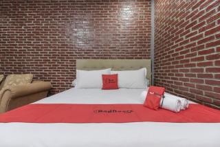 RedDoorz Plus At Ampera Raya - Jakarta - 5