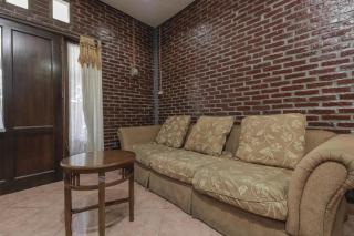 RedDoorz Plus At Ampera Raya - 2