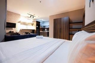 Spacious and Artsy Studio Apartment at Brooklyn Alam Sutera By Travelio - Dongkal Dua - 7