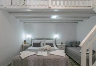 Uncle's House luxury Suites - Adamas - 6