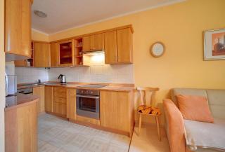 Żółty Apartament Sun Seasons 24 w Karpaczu z Balkonem by Noclegi Renters - 7